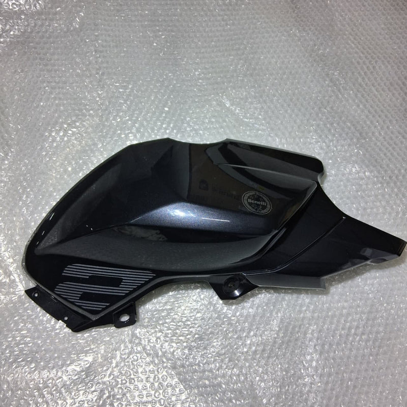 Covertor derecho de tanque de combustible negro con calcomanias (TNT25N)