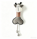 Juguete para Perro de Peluche masticable y funciona para limpieza dental. Color Gris.