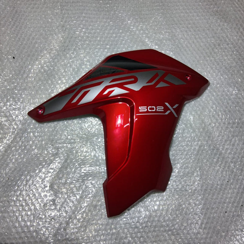 Covertor delantero derecho rojo con calcomanias (TRK502XMY2020)