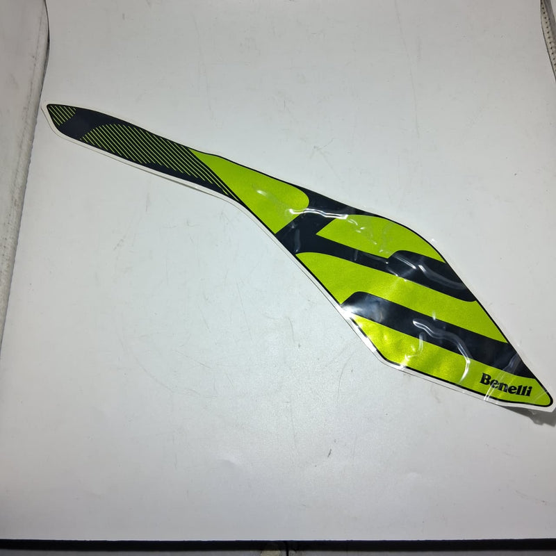 Calcomania del covertor derecho del tanque de combustible (302S)