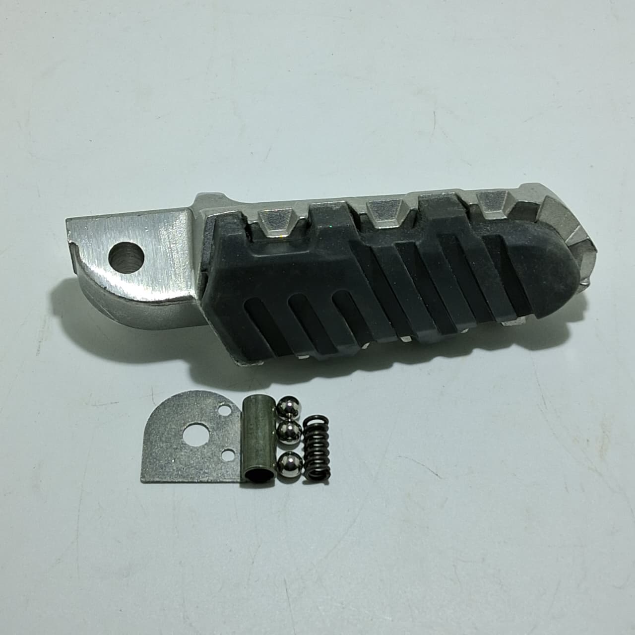 Posapie trasero derecho (LEONCINO500)