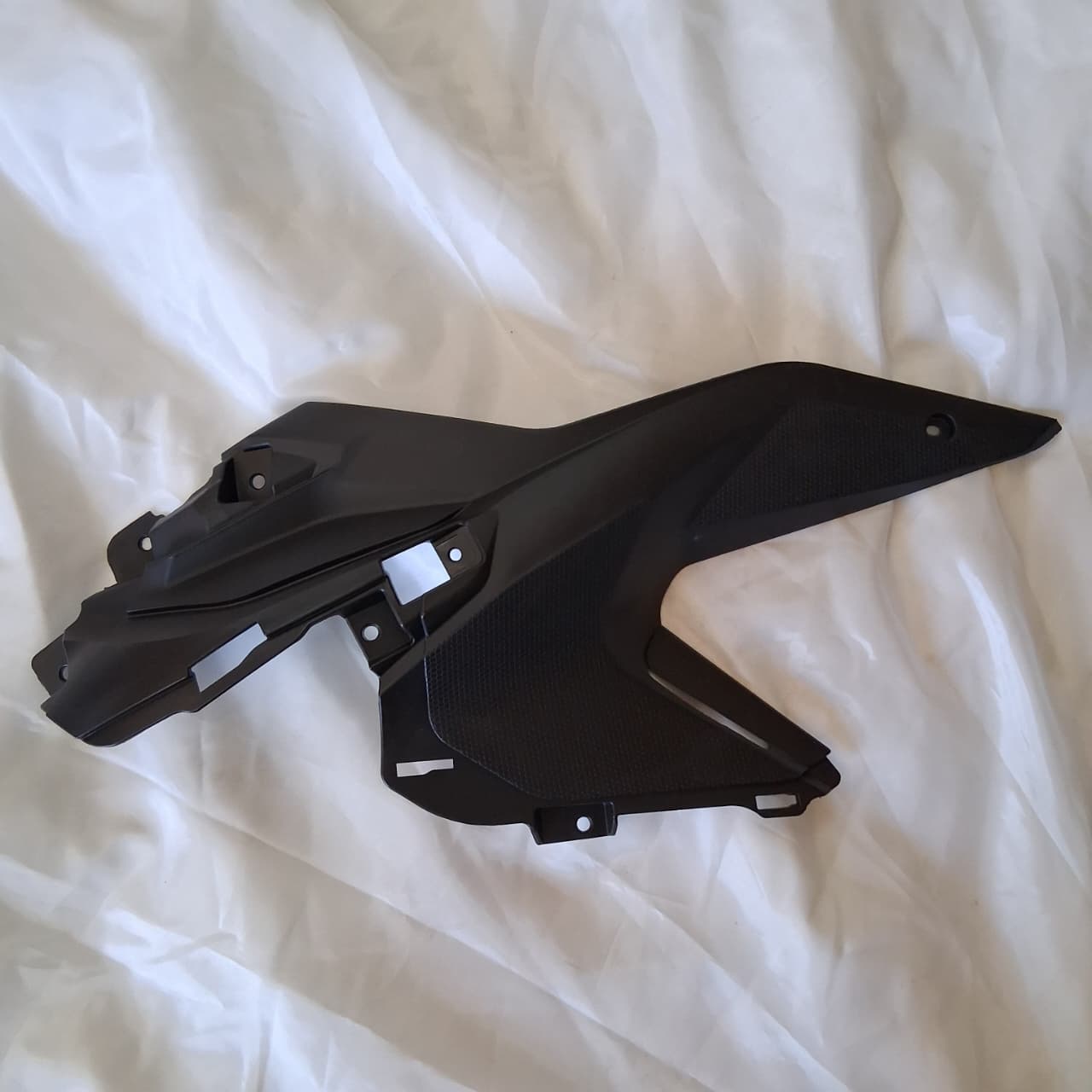 Covertor inferior del tanque de combustible (TRK502XMY2020)