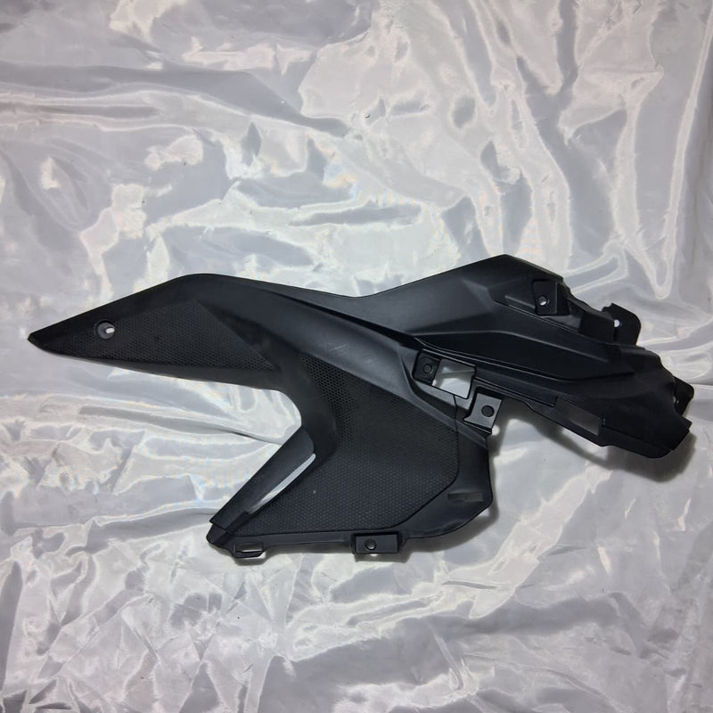 Covertor de la parte baja izquierda del tanque de combustible (TRK502XMY2020)