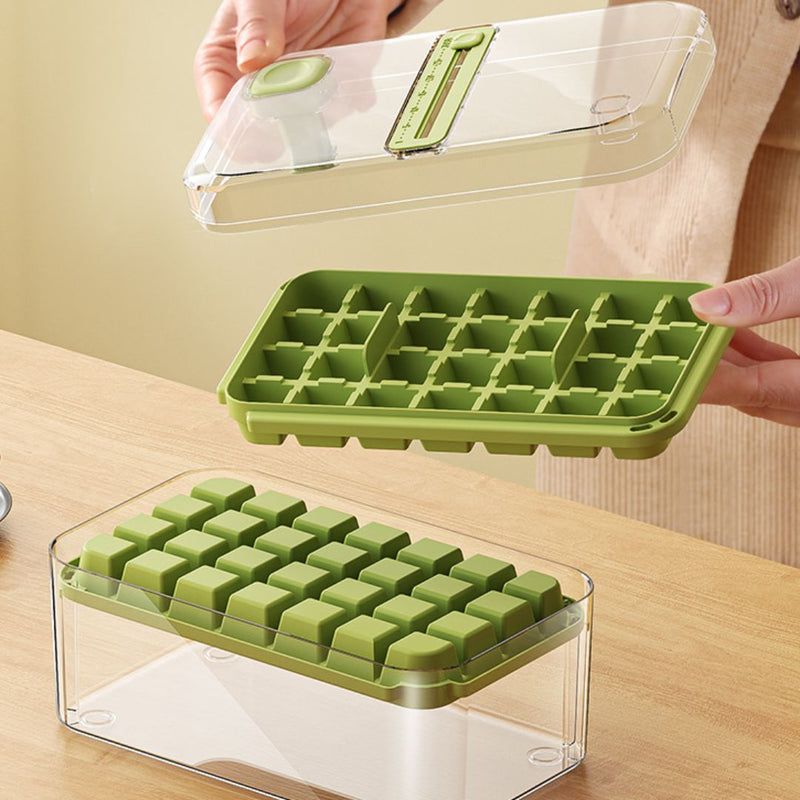 Bandeja para cubitos de hielo con tapa y contenedor. Moldes apilables para hielo. Color verde.