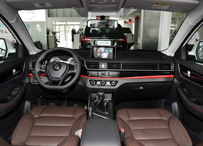 T5L SUV 7 Pasajeros Dongfeng Forthing 1.5T / 6AT automático . Confort Exterior NEGRO / Interior Marron