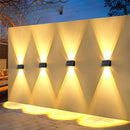 Lámpara Solar De Pared Con 4 LED. Luz Cálida Decorativa Para Exterior. Foco con panel solar.