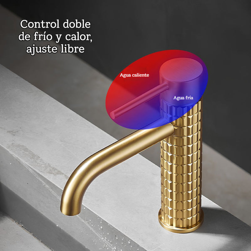 Llave De Lavamanos Individual. Grifo De Lavabo Color dorado. Pluma. Modelo Bajo (19cm). Incluye dos mangueras flexibles de 60cm.