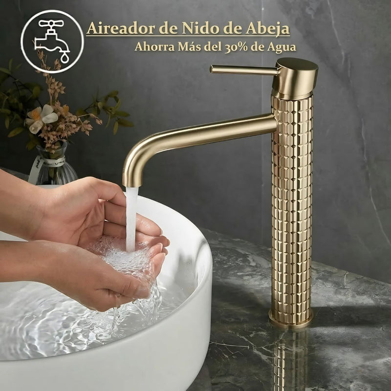 Llave De Lavamanos Individual. Grifo De Lavabo Color dorado. Pluma. Modelo alto (28.5cm). Incluye dos mangueras flexibles de 60cm.