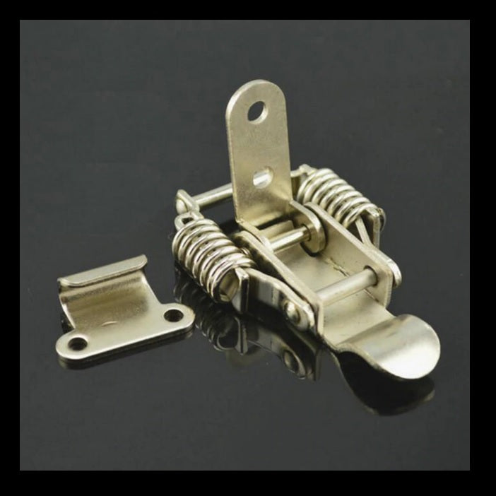 Pestillo de Metal con resorte doble.