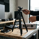 Trípode Para Celular y Cámara 1.2m Ajustable. Soporte Profesional de Aluminio con Cabezal Giratorio. Ideal para Fotografía, Video y Streaming. Colores Surtidos.