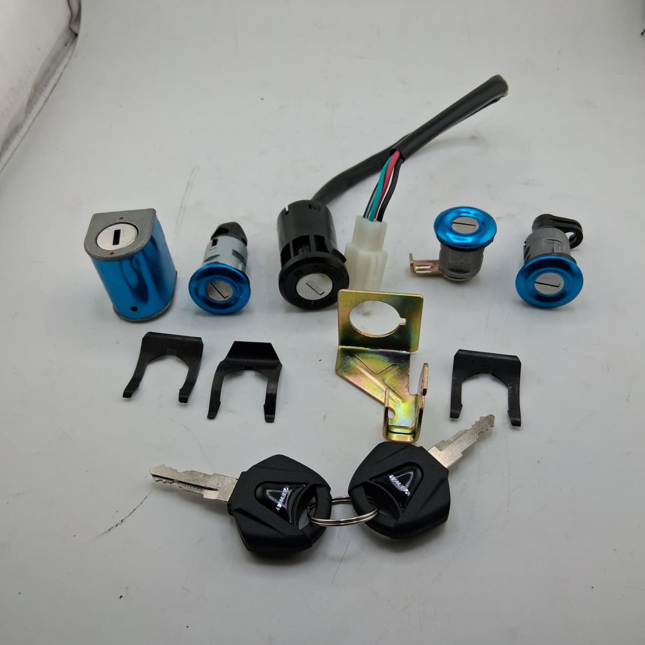 Juego de llaves y cerraduras (MINNIX150) LOCK SET