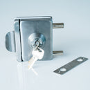 Cerradura cuadrada sencilla. No requiere perforacion en vidrio 8 a 12 mm.  Satinada