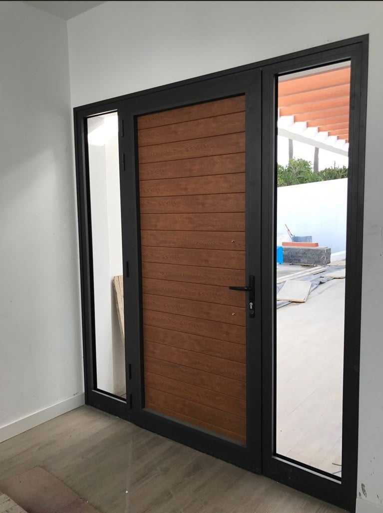 Perfil Lama para Puertas - Fijos - Portones. Espesor 1.2 mm. Largo 5.85 mts. Acabado Dark Grey