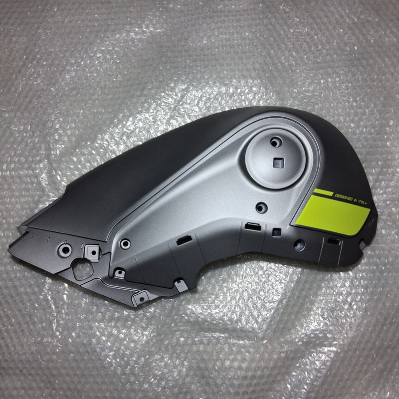 Covertor derecho de tanque gris con calcomanias (LEONCINO250)