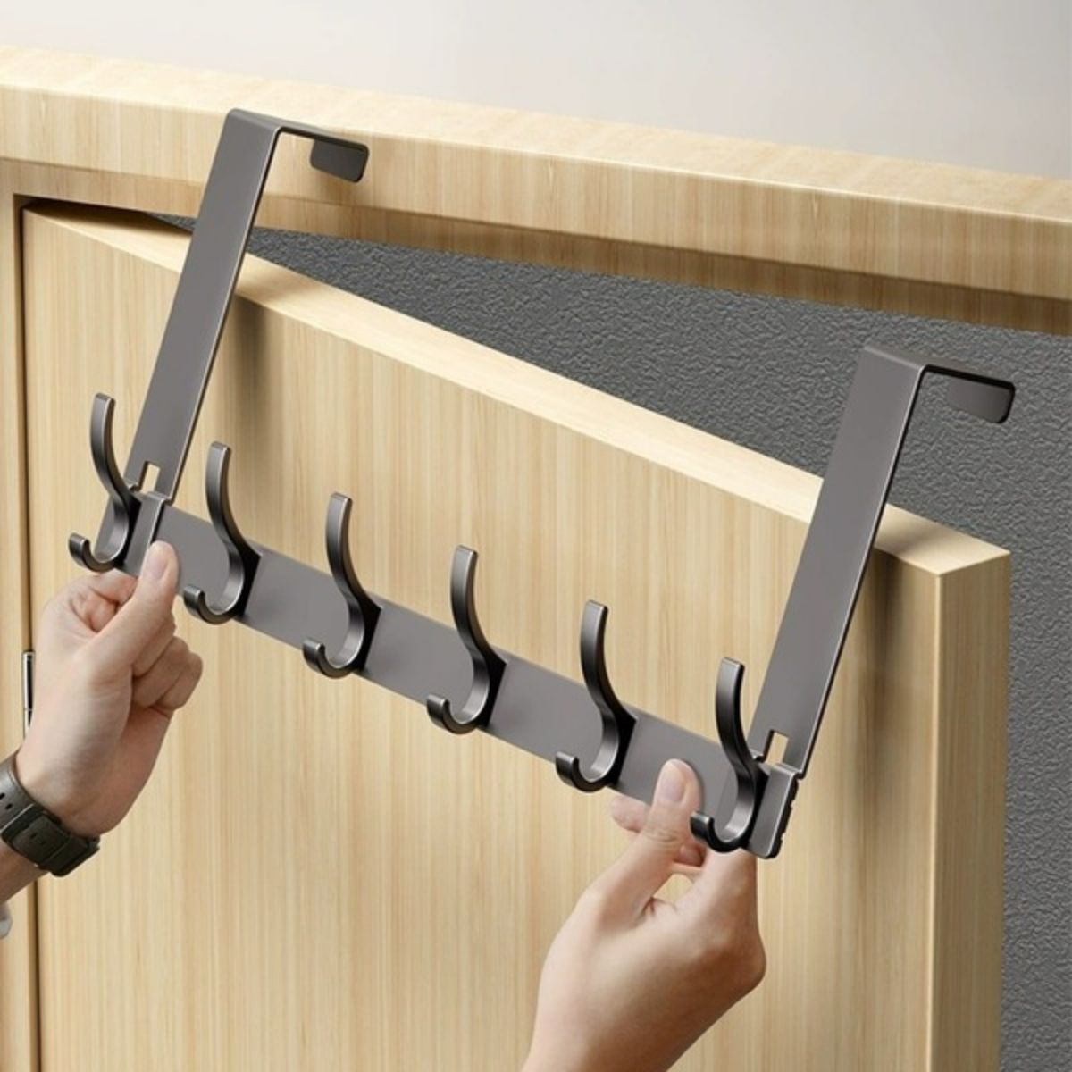 Perchero para Puerta sin Perforar de Aluminio Espacial (39cm). Colgador Multifuncional de 6 Ganchos Compatible con Puertas de 3.5 a 4.6 cm. Color Gris.