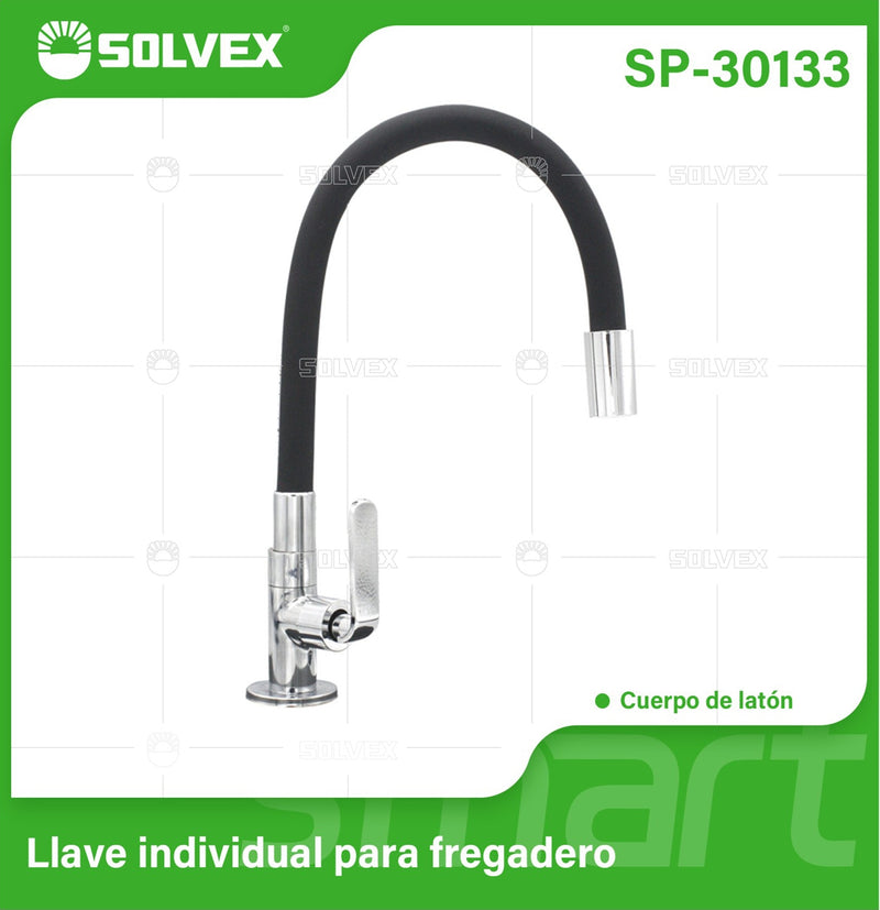 Llave individual para fregador de latón cromado. Grifo de cocina con cuello flexible de goma negra.