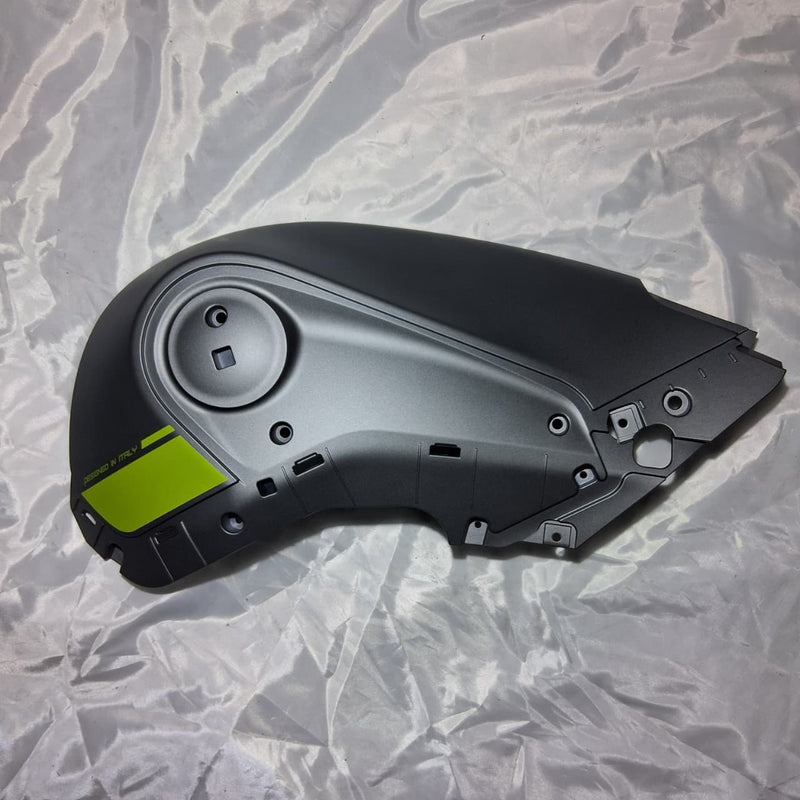 Cobertor izquierdo de tanque gris con calcomanias (LEONCINO250)