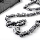 Motosierra de corte manual de cadena con bolsa protectora.