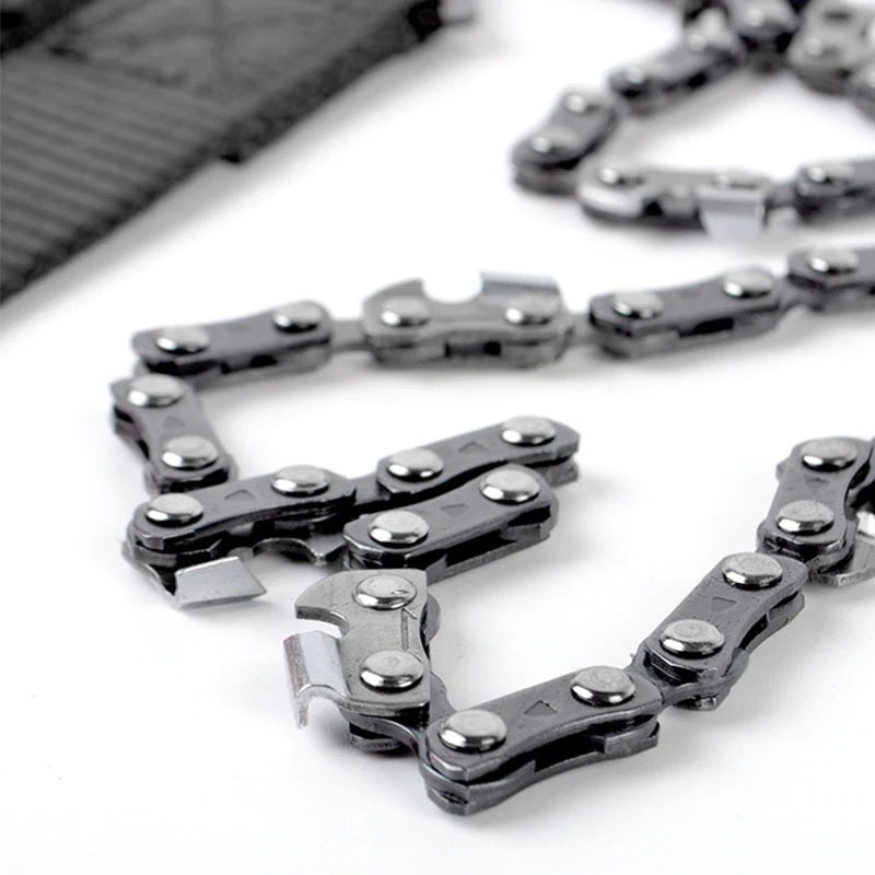 Motosierra de corte manual de cadena con bolsa protectora.