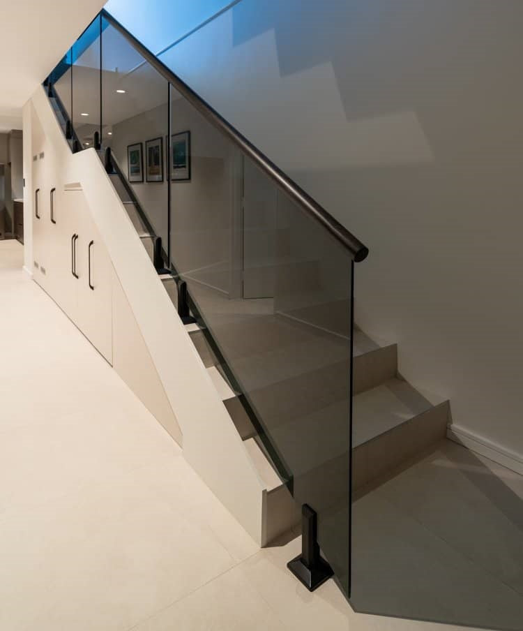 Soporte para barandas color negro (sin perforacion en vidrios)