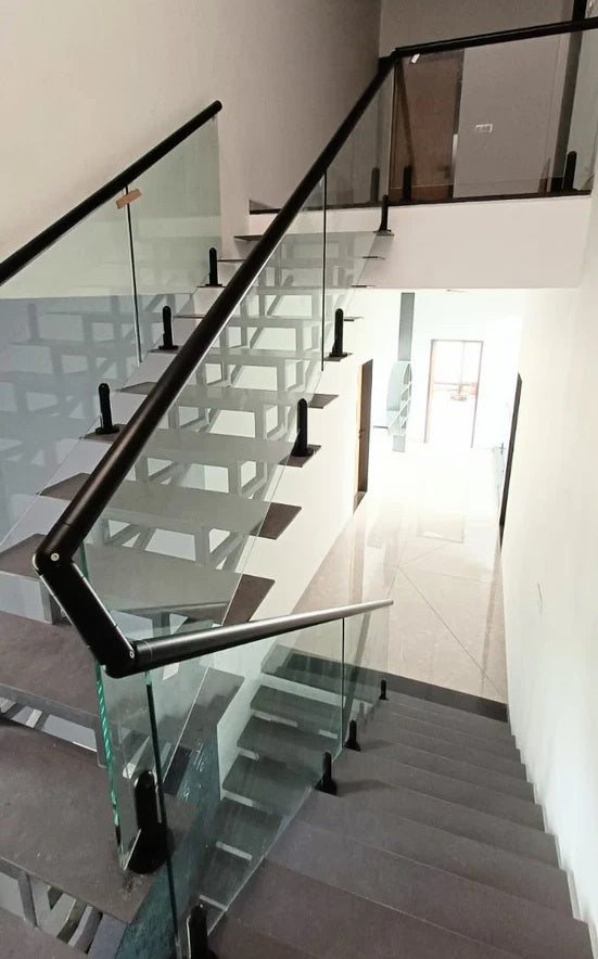 Soporte para barandas color negro (sin perforacion en vidrios)