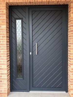 Perfil Lama para Puertas - Fijos - Portones. Espesor 1.2 mm. Largo 5.85 mts. Acabado Madera