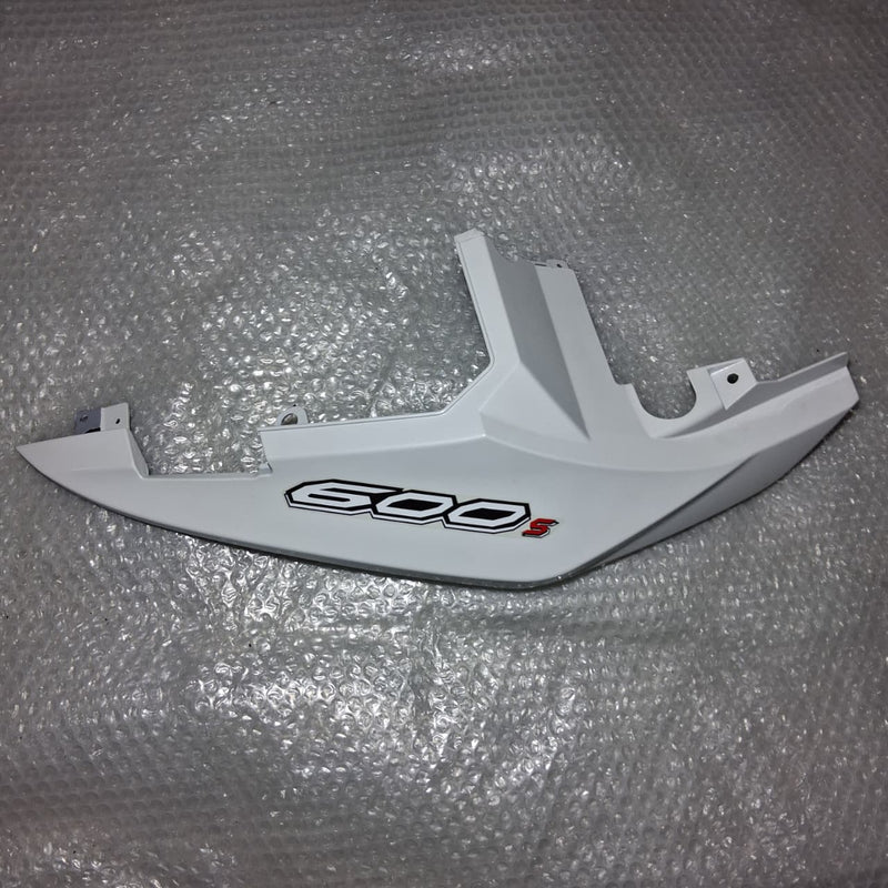 Covertor de cola derecho blanco con calcomanias (TNT600)