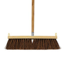 Escoba de 14" de madera con mango de 54"