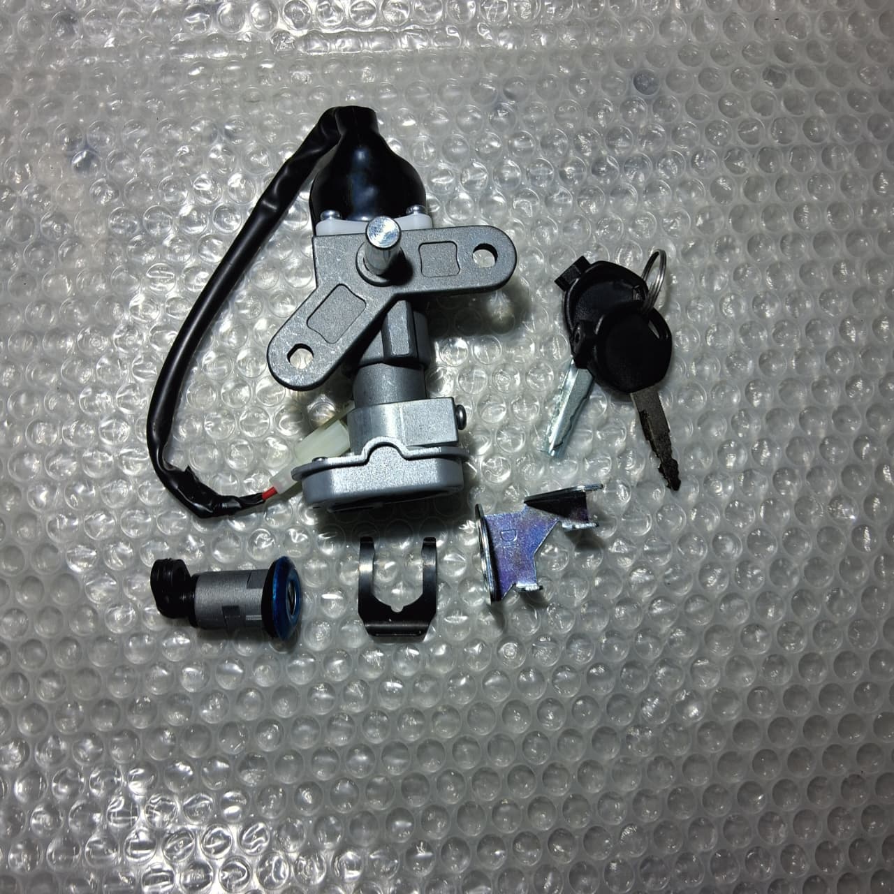 Juego de llave y cerreduras (K-BLADE125)