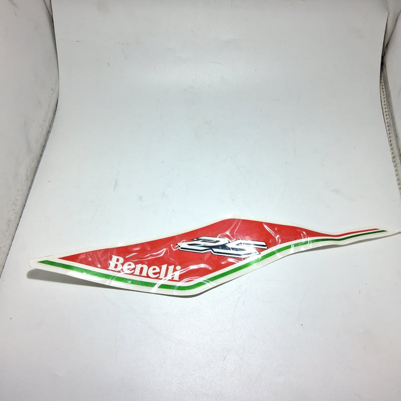 Calcomania del covertor trasero superior izquierdo (TNT25)