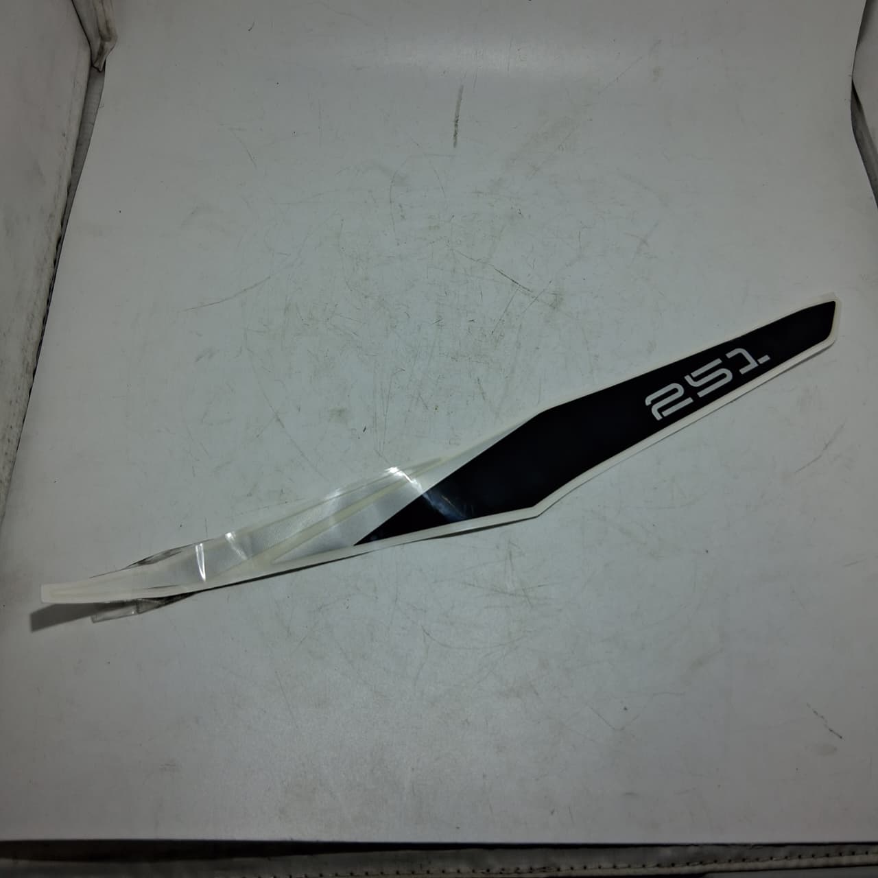 Calcomania izquierda del covertor trasero (TRK251)