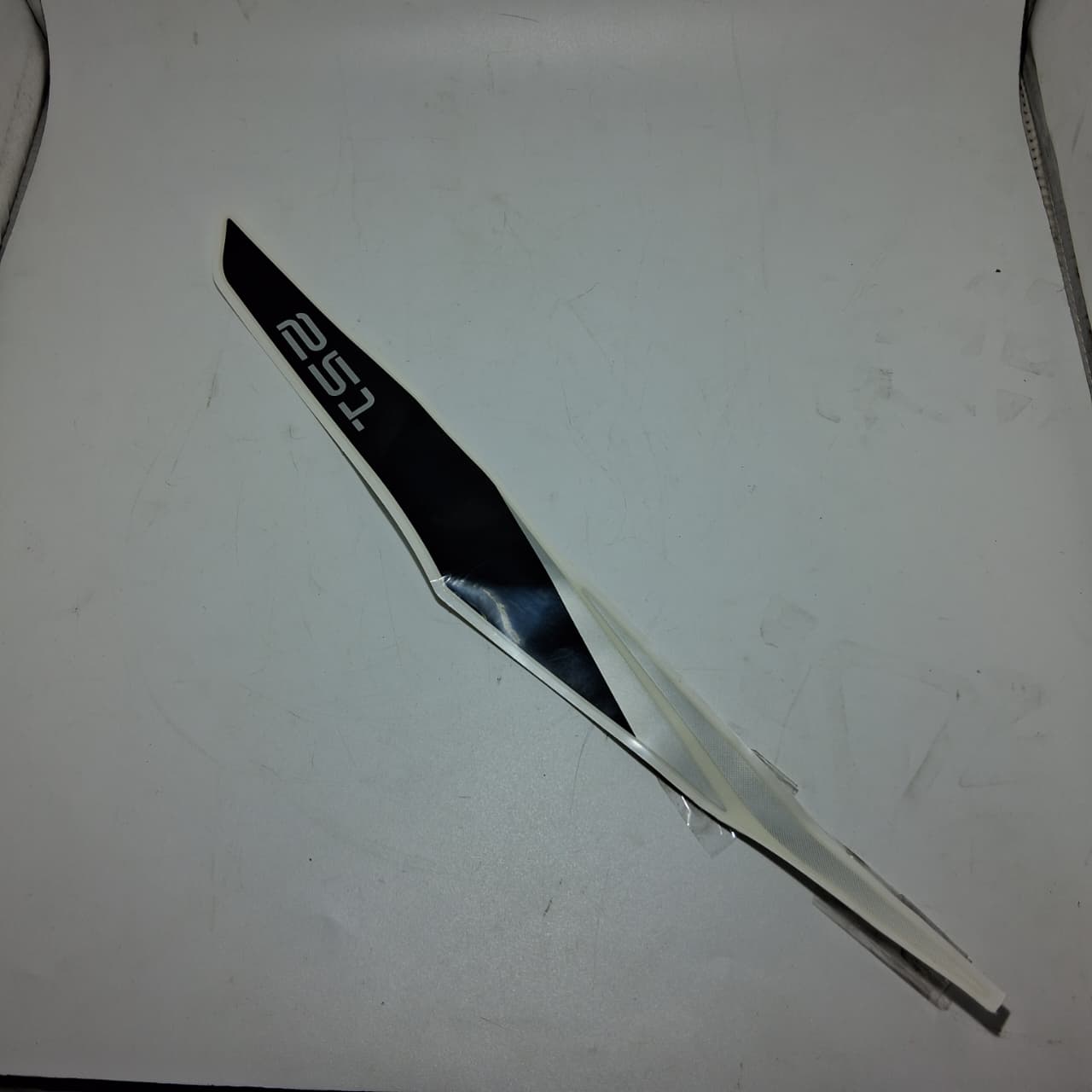 Calcomania derecha del covertor trasero (TRK251)