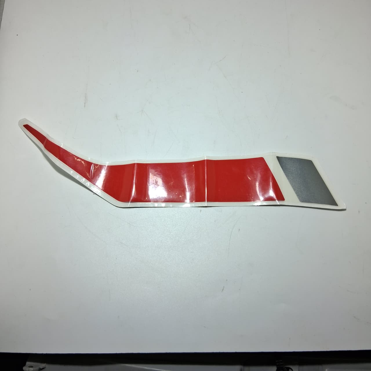 Calcomania izquierda del covertor trasero (TRK502X)