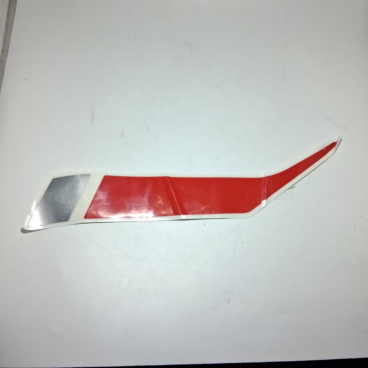 Calcomania derecha del covertor trasero (TRK502X)