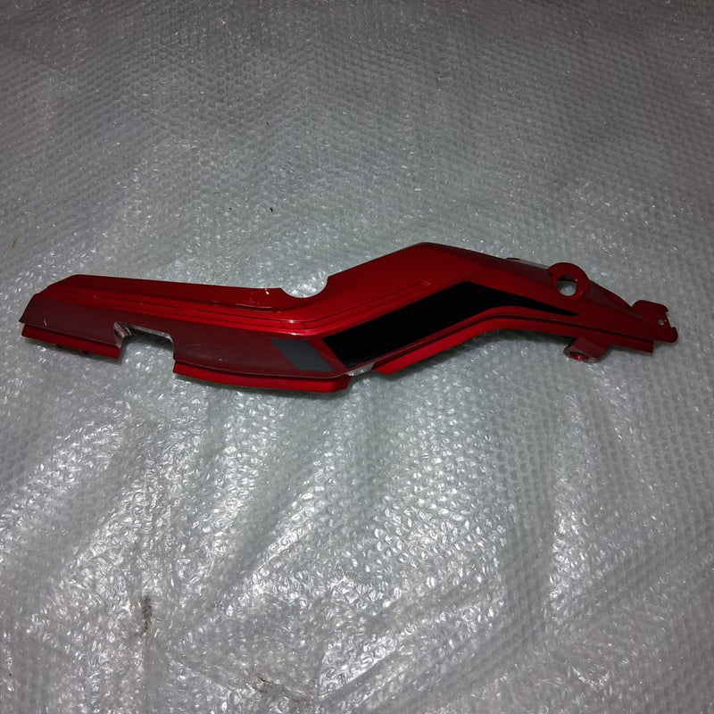 Covertor trasero izquierdo rojo con calcomanias (TRK502X)