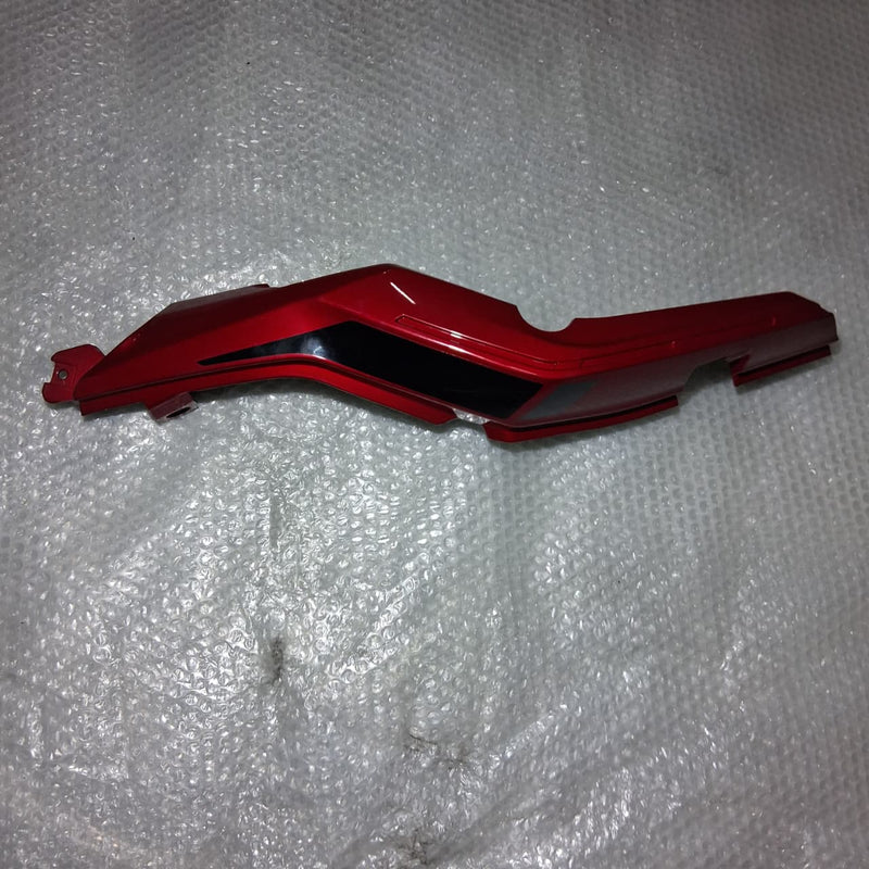 Covertor trasero derecho rojo con calcomanias (TRK502X)