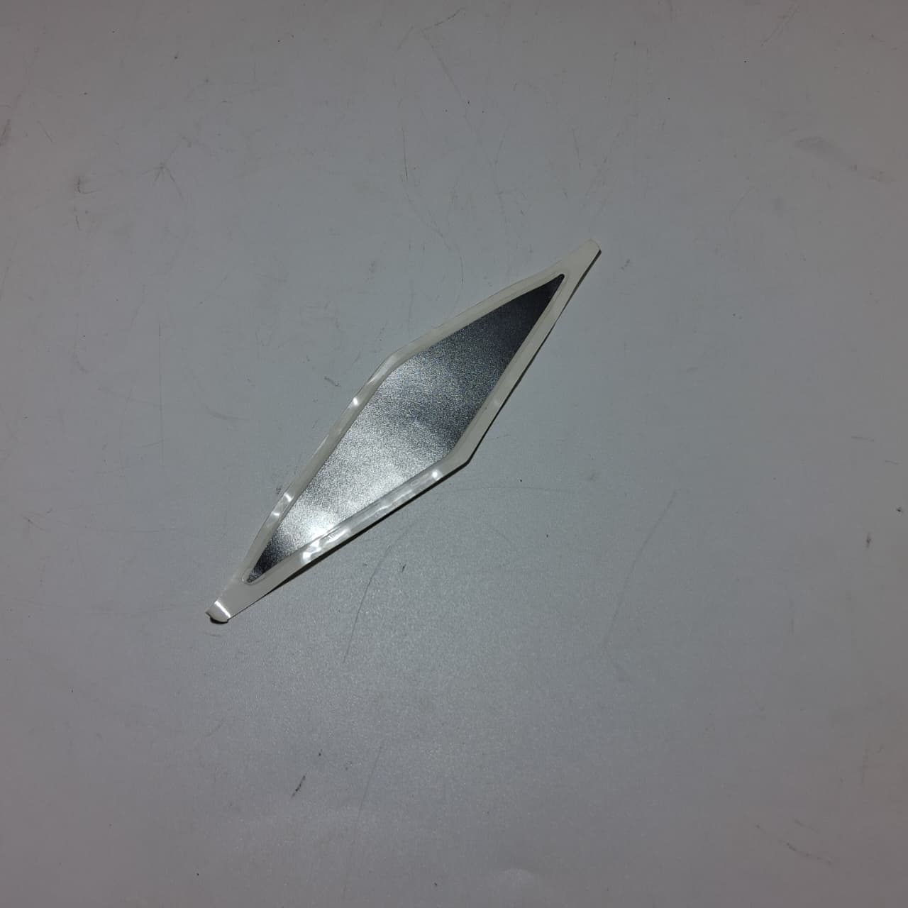 Calcomania placa decorativa frontal derecha (TRK502X)