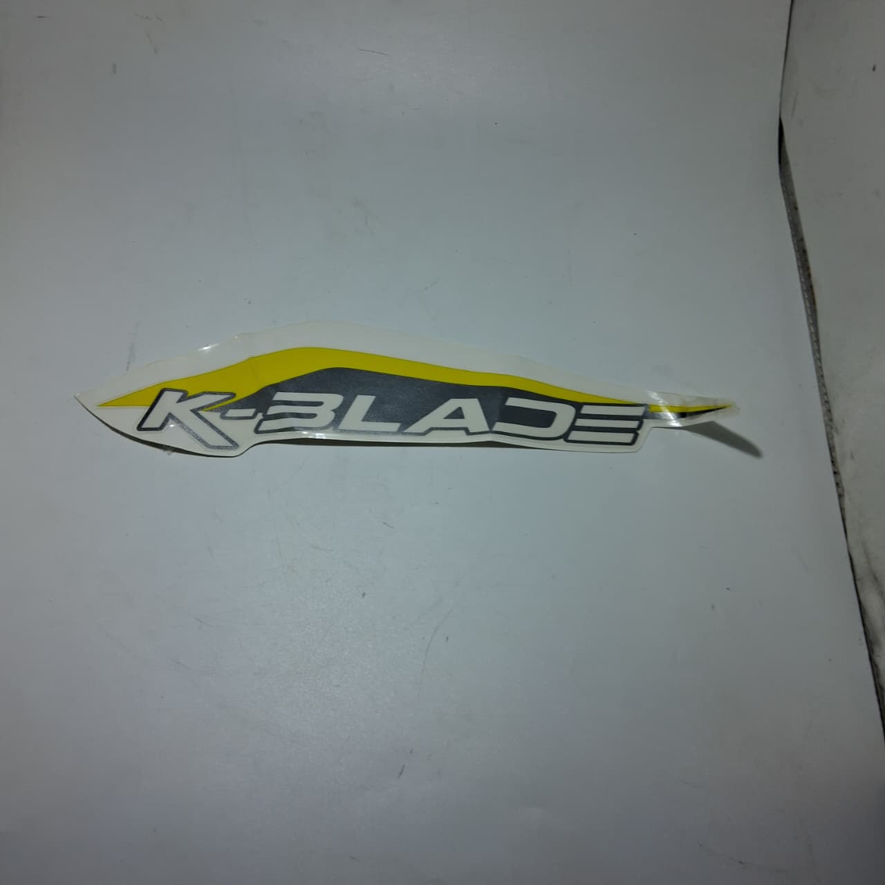 Calcomania derecha del frotal (K-BLADE125)