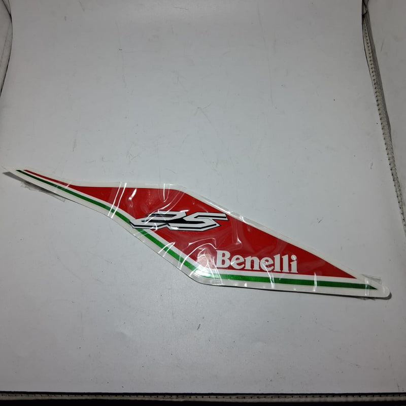 Calcomania del covertor trasero superior derecho (TNT25)