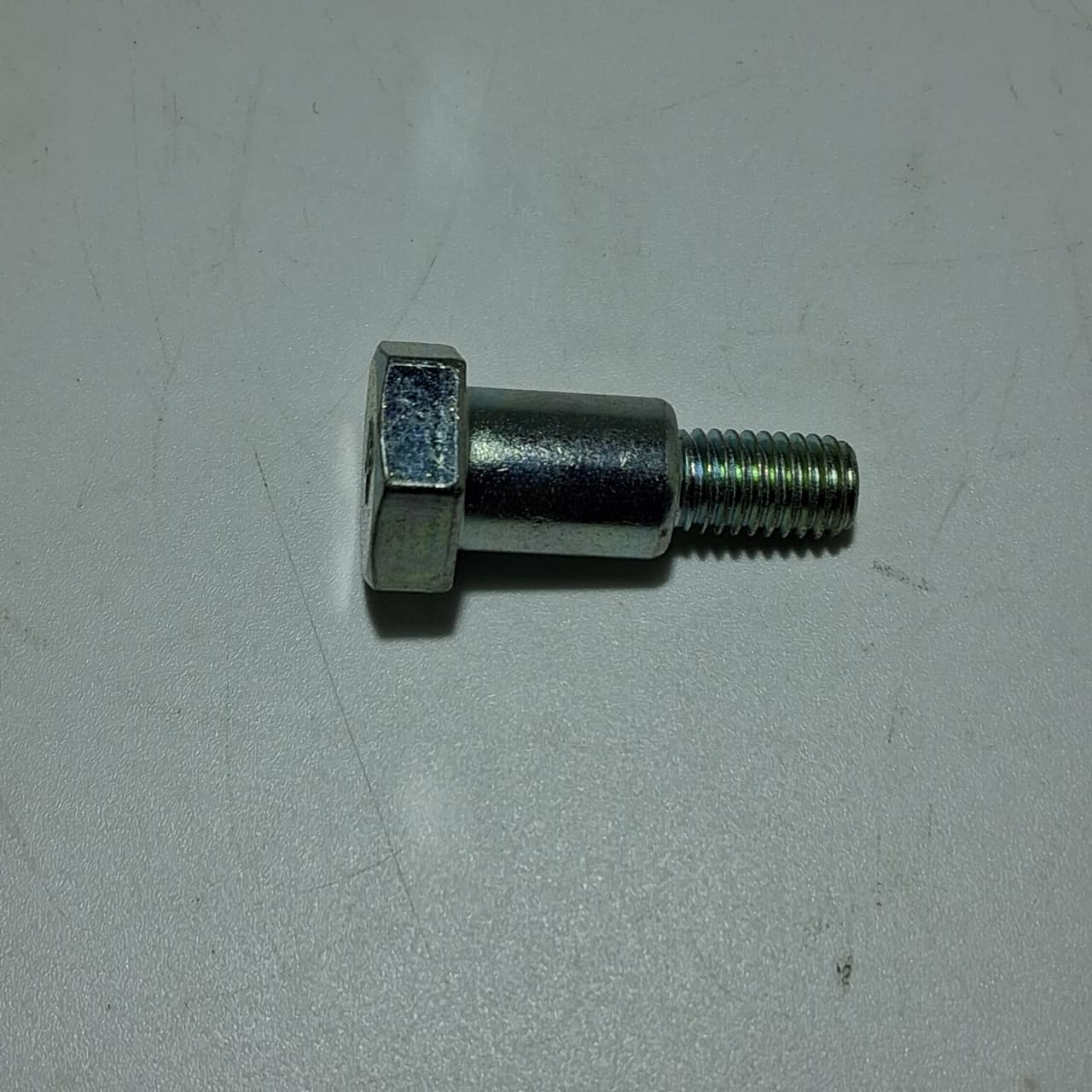 Tornillo del caballete lateral (K-BLADE125 / ZAFFERANO250)