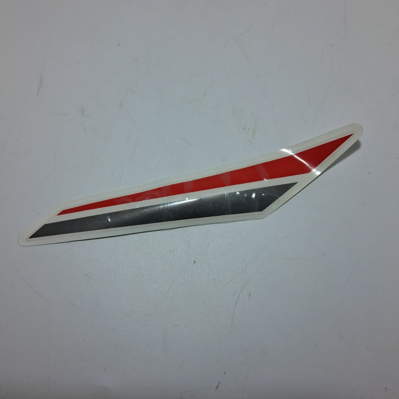 Calcomania izquierda del frontal blanca (RKG150)