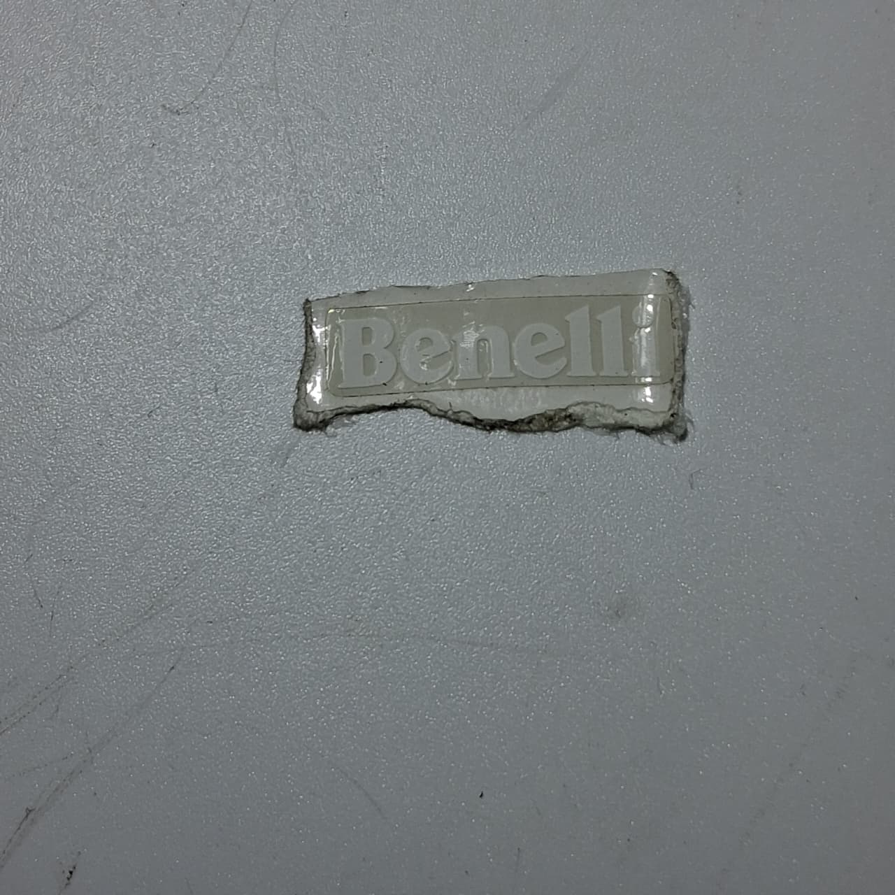 Calcomania Benelli Blanco (TRK502X)