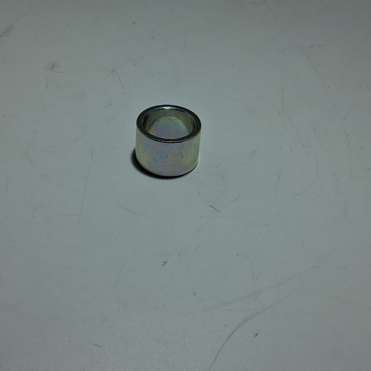 Buje izquierdo de la rueda delantera (TX200) (ALTERNATIVO 44005J410101) (VIEJO 44005J410001)