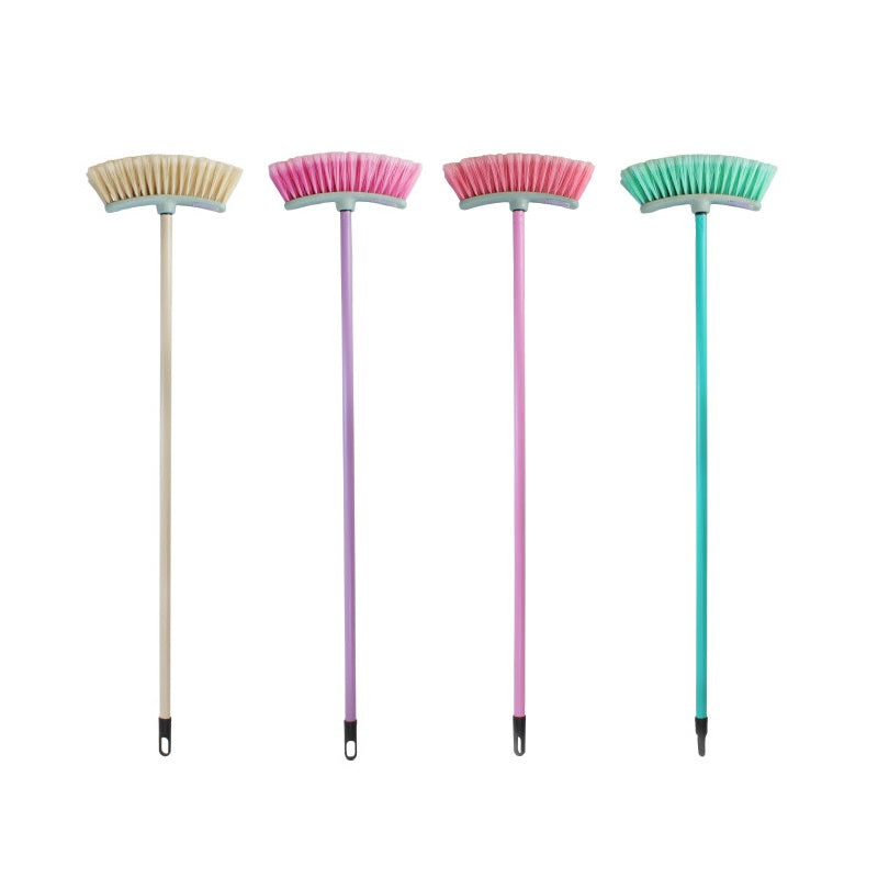 (1 unidad) Escoba con mango de metal revestido de vinilo. Colores surtidos