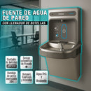 Fuente de agua de pared con llenador de botella. Bebedero