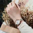 Naviforce Reloj Analógico Plateado con Esfera Blanca y Detalles Rose Gold, Correa de Malla de Acero Inoxidable, Diámetro de 32 mm y Resistencia al Agua 3 ATM.