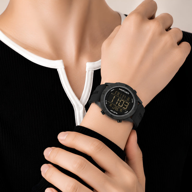 Naviforce Reloj Digital Negro con Detalles Blancos y Correa de Silicona, Diámetro de 36 mm, Cristal Mineral Endurecido y Resistencia al Agua 3 ATM.