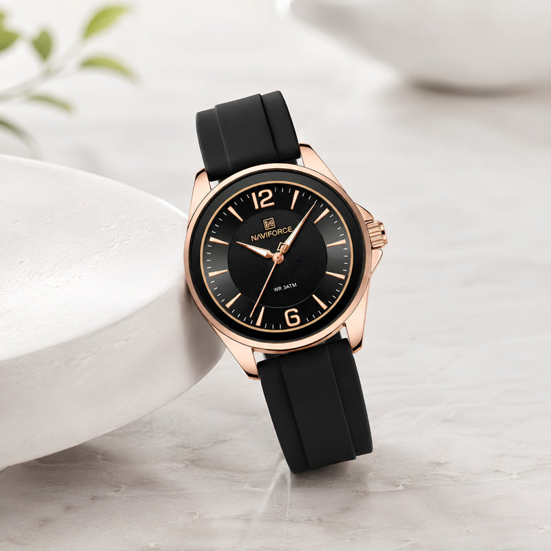 Naviforce Reloj Analógico Negro con Detalles Rose Gold y Correa de Silicona, Diámetro de 36 mm, Cristal Mineral Endurecido y Resistencia al Agua 3 ATM.