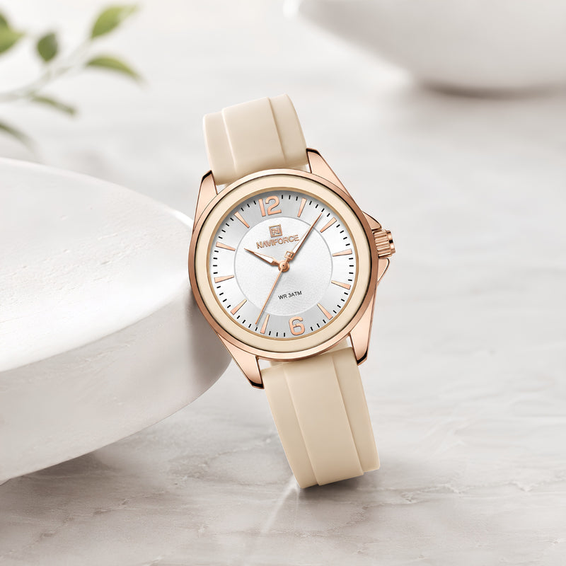 Naviforce Reloj Analógico Beige con Detalles Rose Gold y Correa de Silicona, Diámetro de 36 mm, Cristal Mineral Endurecido y Resistencia al Agua 3 ATM.