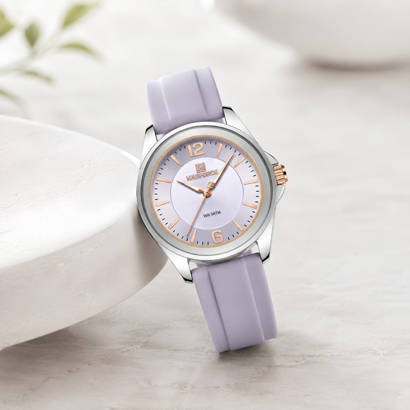 Naviforce Reloj Analógico Morado con Detalles Plateados y Correa de Silicona, Diámetro de 36 mm, Cristal Mineral Endurecido y Resistencia al Agua 3 ATM.
